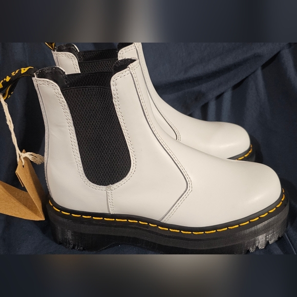 Dr. Martens Womens 2976 Quad Leather Chelsea Platform Boots Size 8 New No Box - Picture 1 of 8